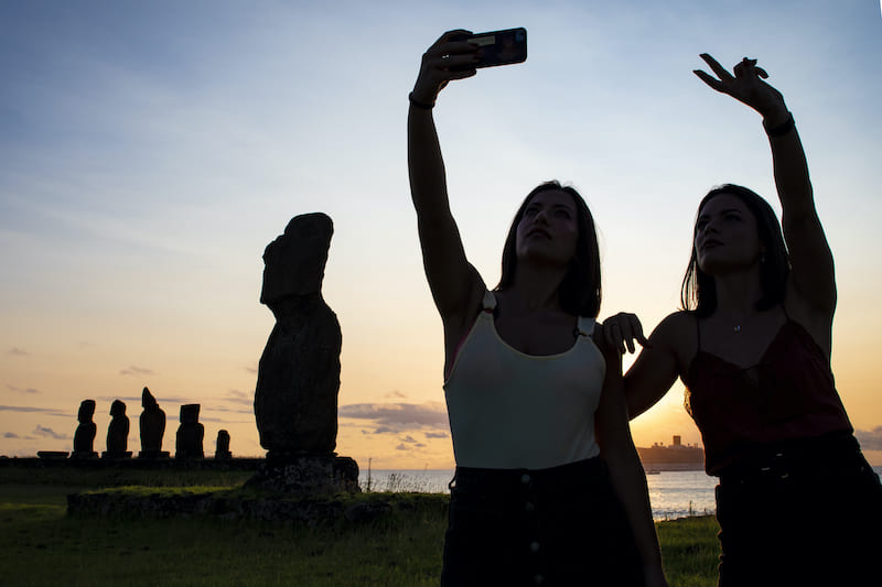 Selfie de amigas en Rapa Nui