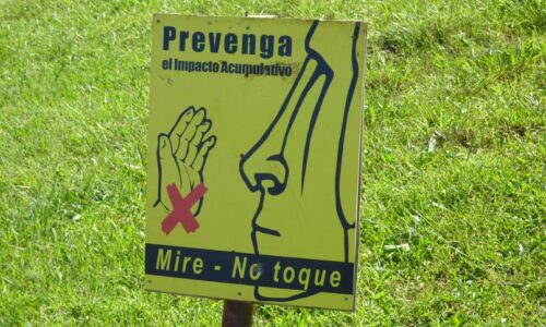 ¿Se puede tocar un moai?
