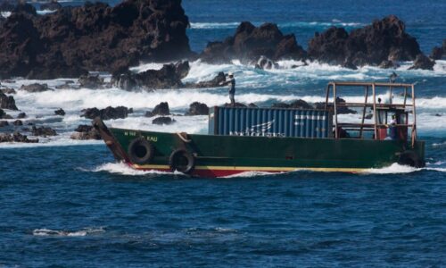 Paseos en botes y barcazas en Isla de Pascua.