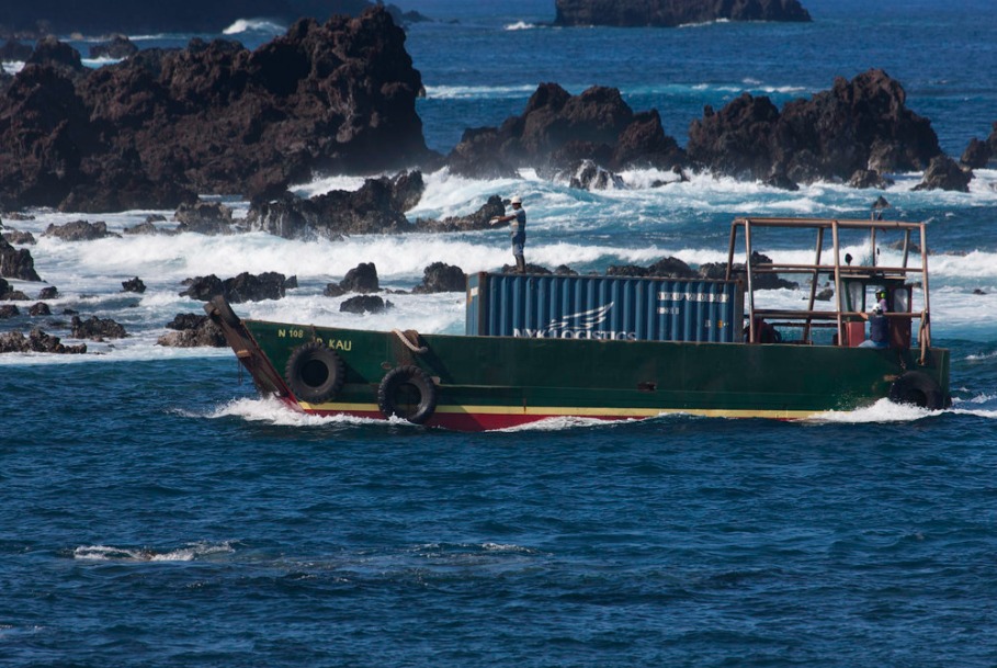 Paseos en botes y barcazas en Isla de Pascua.