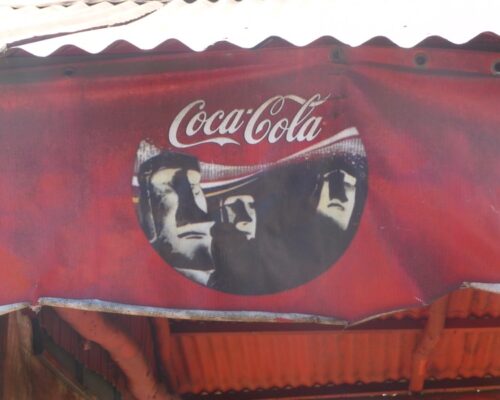 Tomar CocaCola en Rapa Nui
